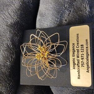 Artisan Gold tone Wire Wrapped Brooch Handcrafted Vintage